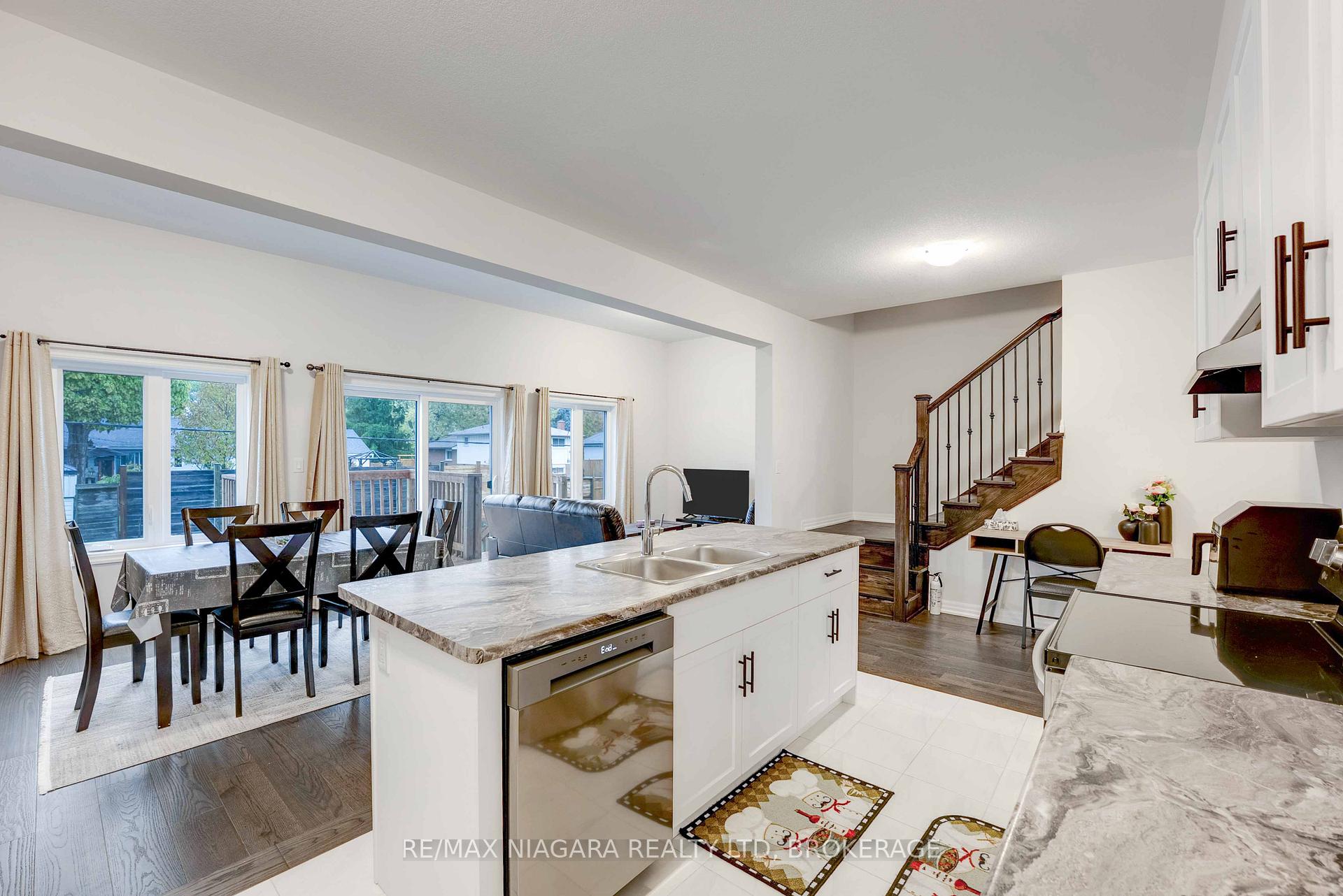 Photo 13 of 90 Hillcrest Road, Port Colborne, Main Street — HOMEH