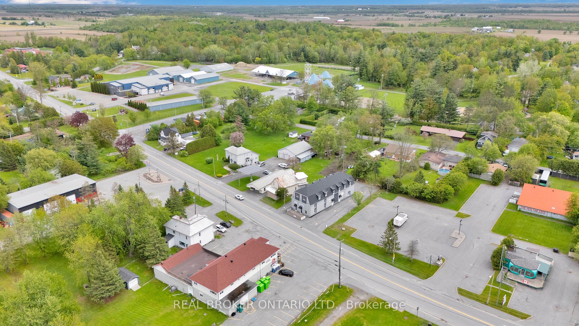 Photo 3 of 1229 Colonial Road, Ottawa, Navan — HOMEH