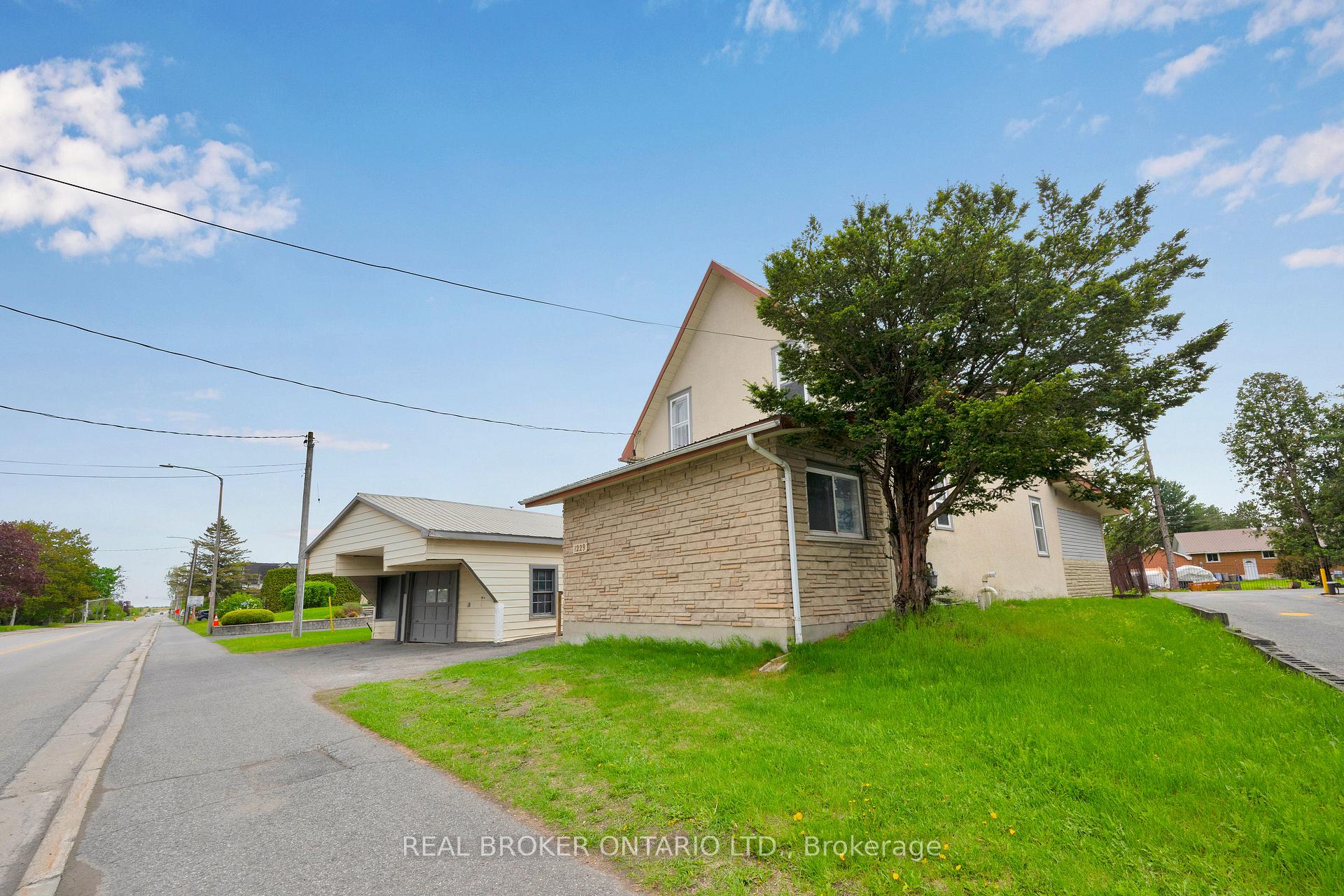 Photo 5 of 1229 Colonial Road, Ottawa, Navan — HOMEH