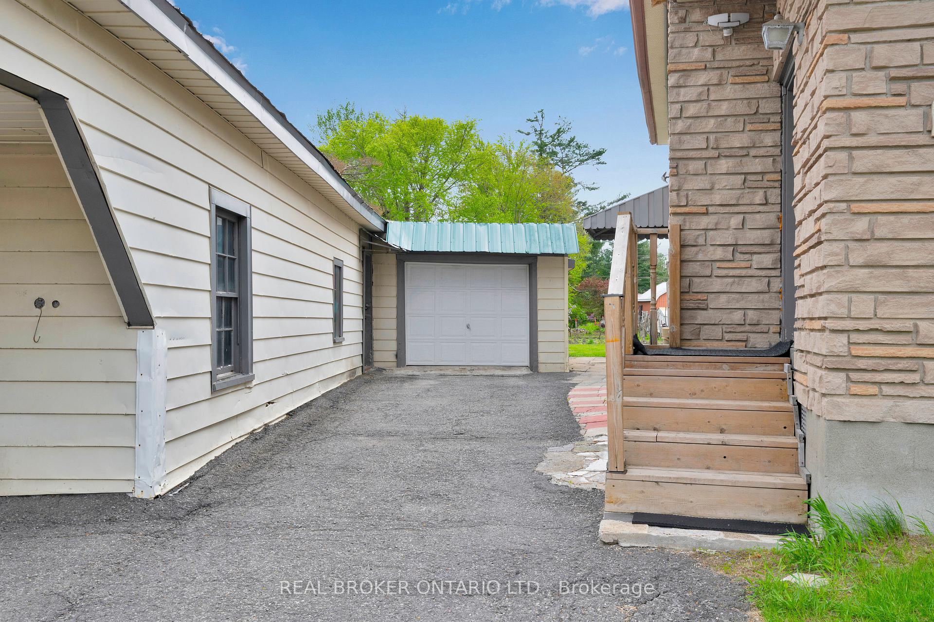 Photo 6 of 1229 Colonial Road, Ottawa, Navan — HOMEH