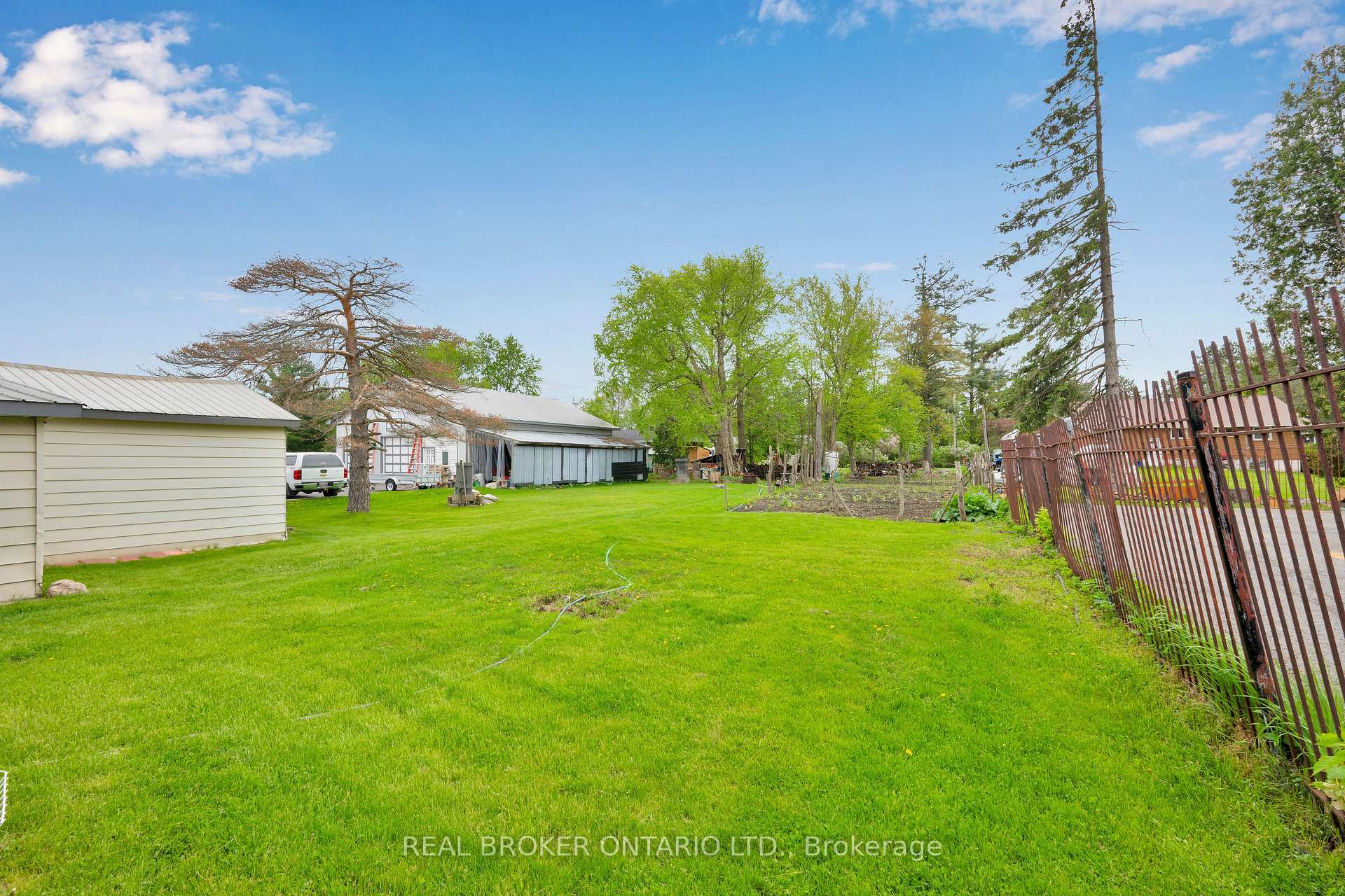 Photo 7 of 1229 Colonial Road, Ottawa, Navan — HOMEH