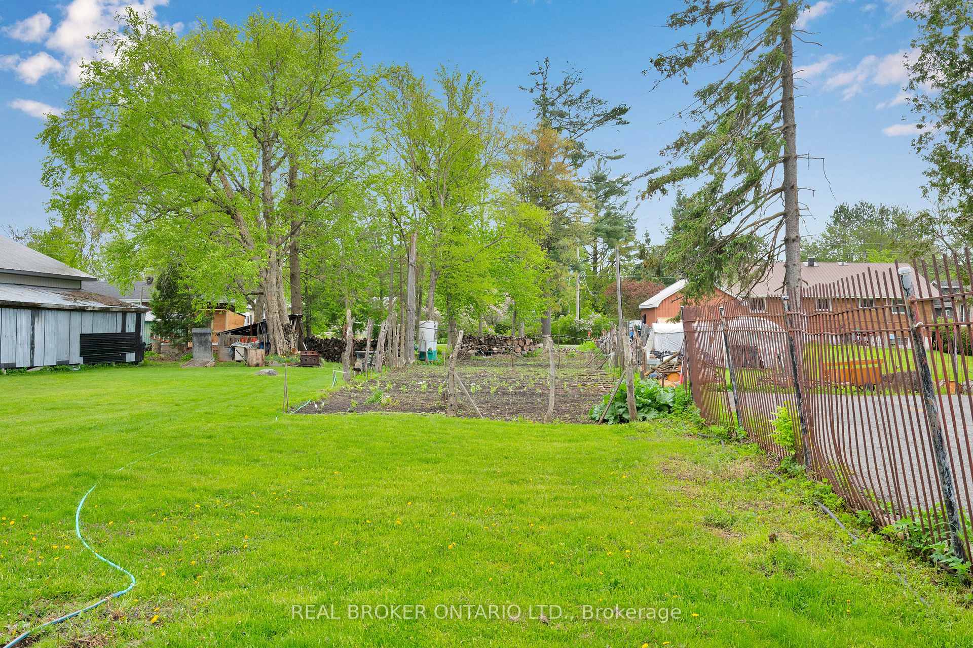 Photo 8 of 1229 Colonial Road, Ottawa, Navan — HOMEH