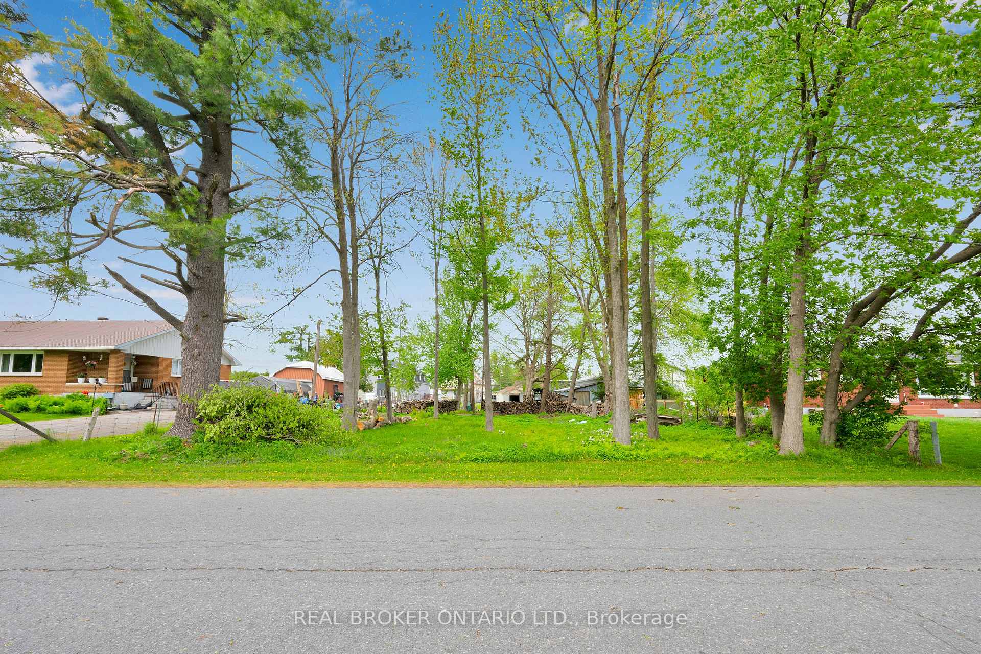 Photo 11 of 1229 Colonial Road, Ottawa, Navan — HOMEH
