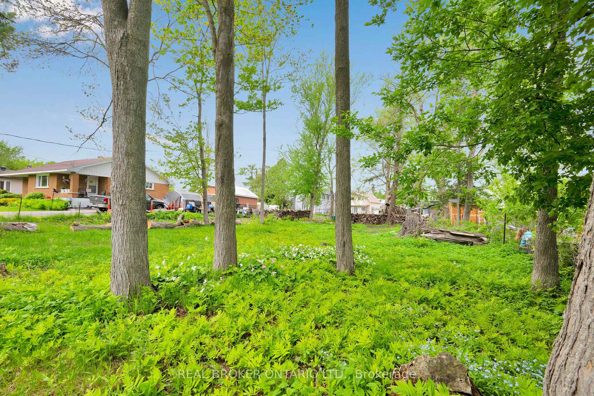 Photo 13 of 1229 Colonial Road, Ottawa, Navan — HOMEH
