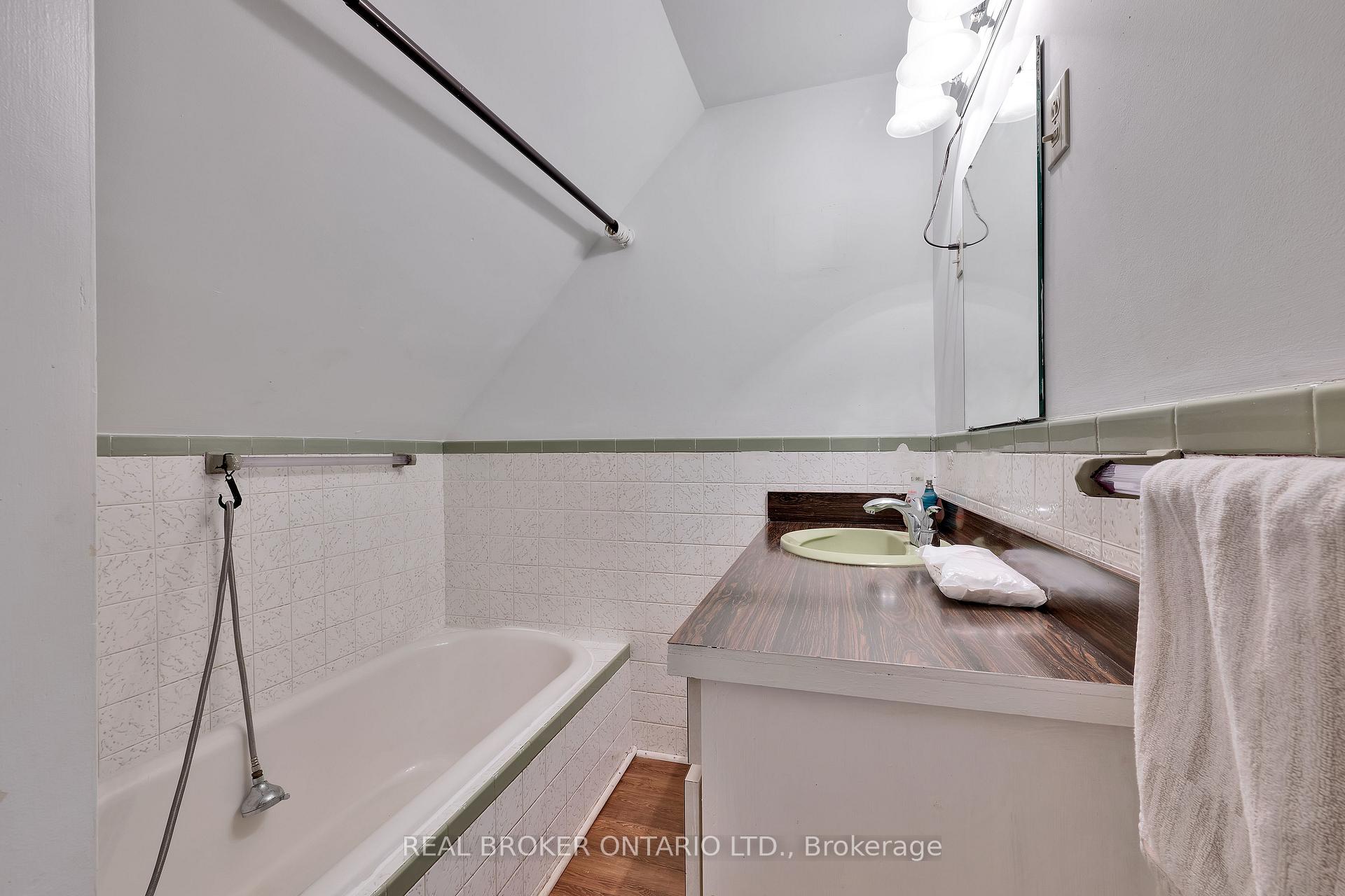 Photo 29 of 1229 Colonial Road, Ottawa, Navan — HOMEH