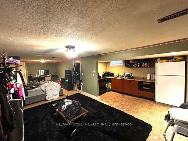 Photo 5 of 109 Tecumseh Avenue, Oshawa, Centennial — HOMEH