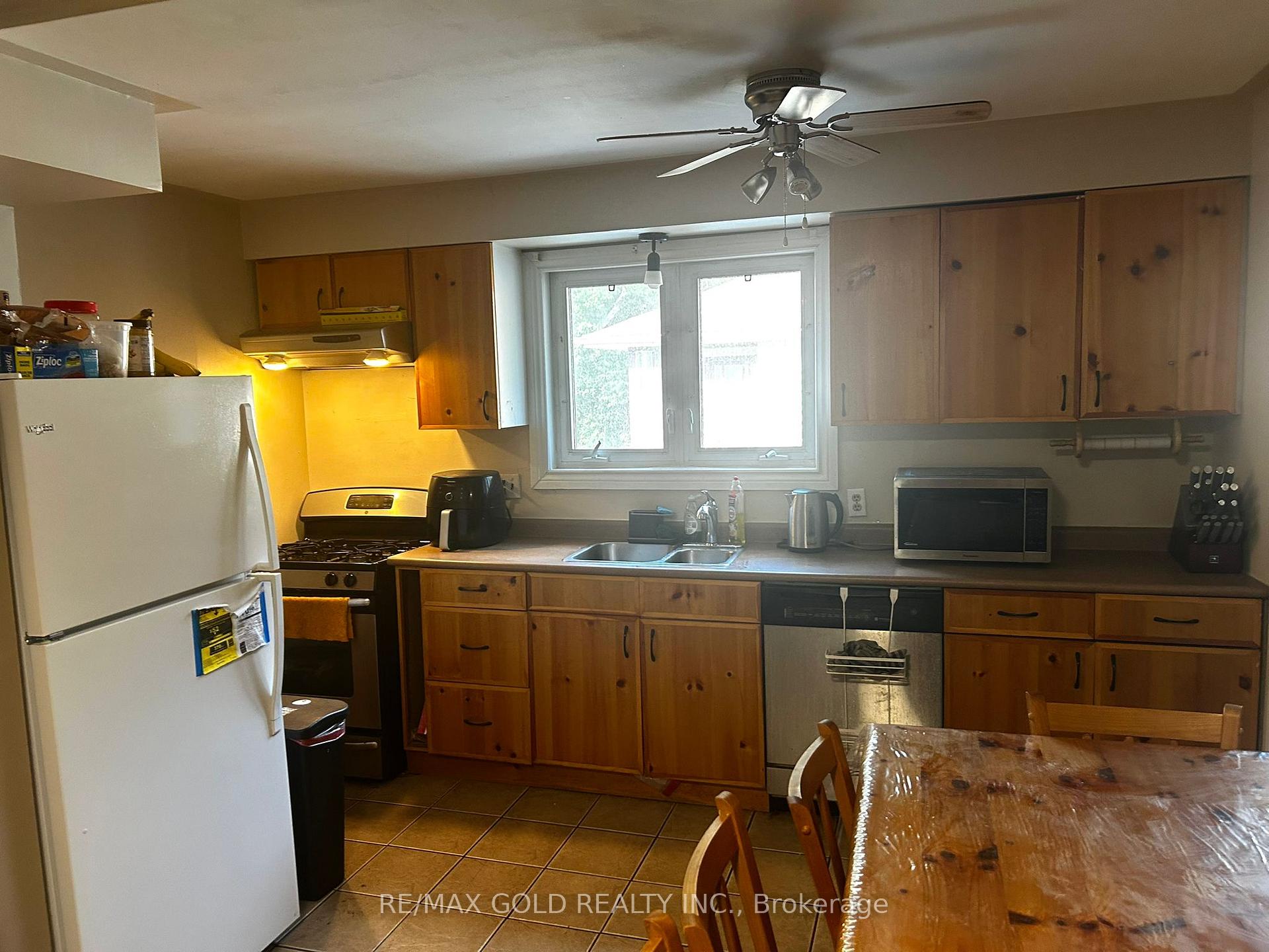Photo 11 of 109 Tecumseh Avenue, Oshawa, Centennial — HOMEH