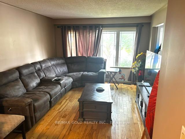 Photo 13 of 109 Tecumseh Avenue, Oshawa, Centennial — HOMEH