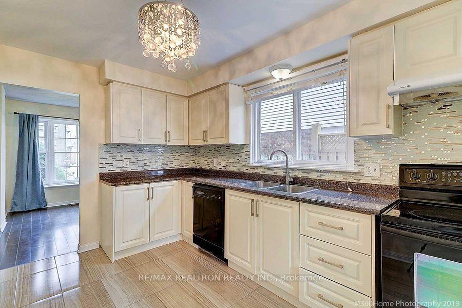 Photo 5 of 1480 Tampa Crescent, Oshawa, Samac — HOMEH