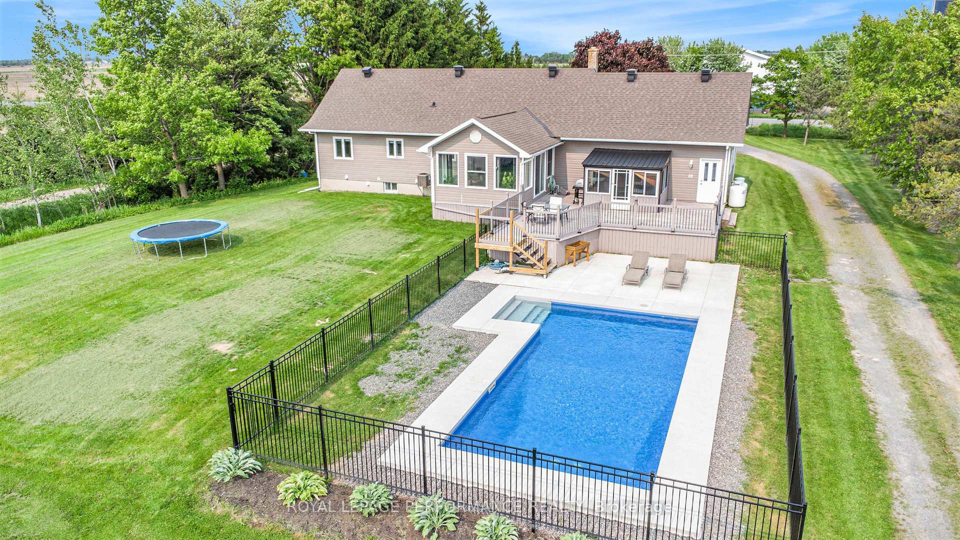 Photo 2 of 3686 Dunning Road, Ottawa, Sarsfield/Bearbrook — HOMEH