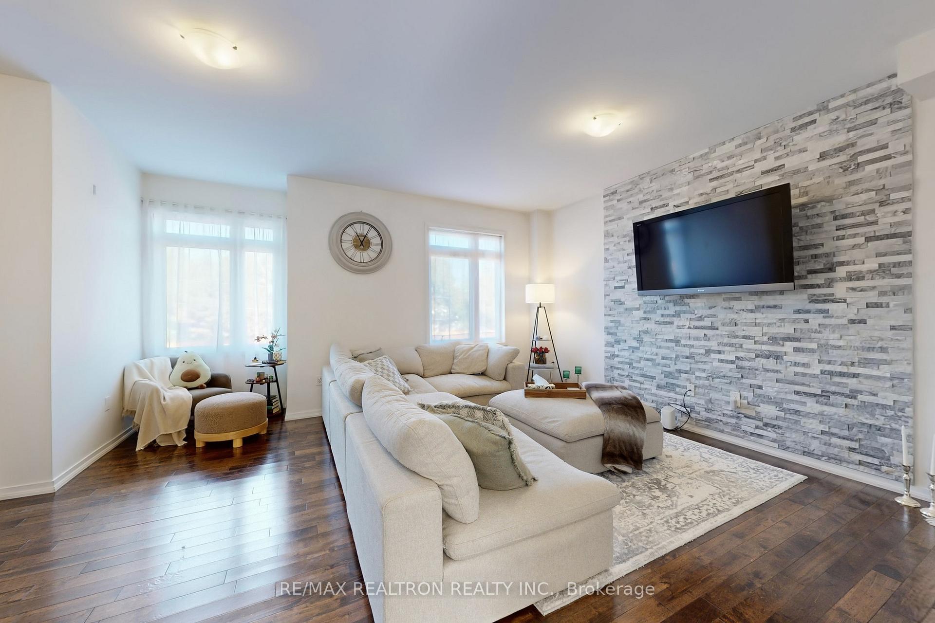 Photo 3 of 1002 Kicking Horse Path, Oshawa, McLaughlin — HOMEH