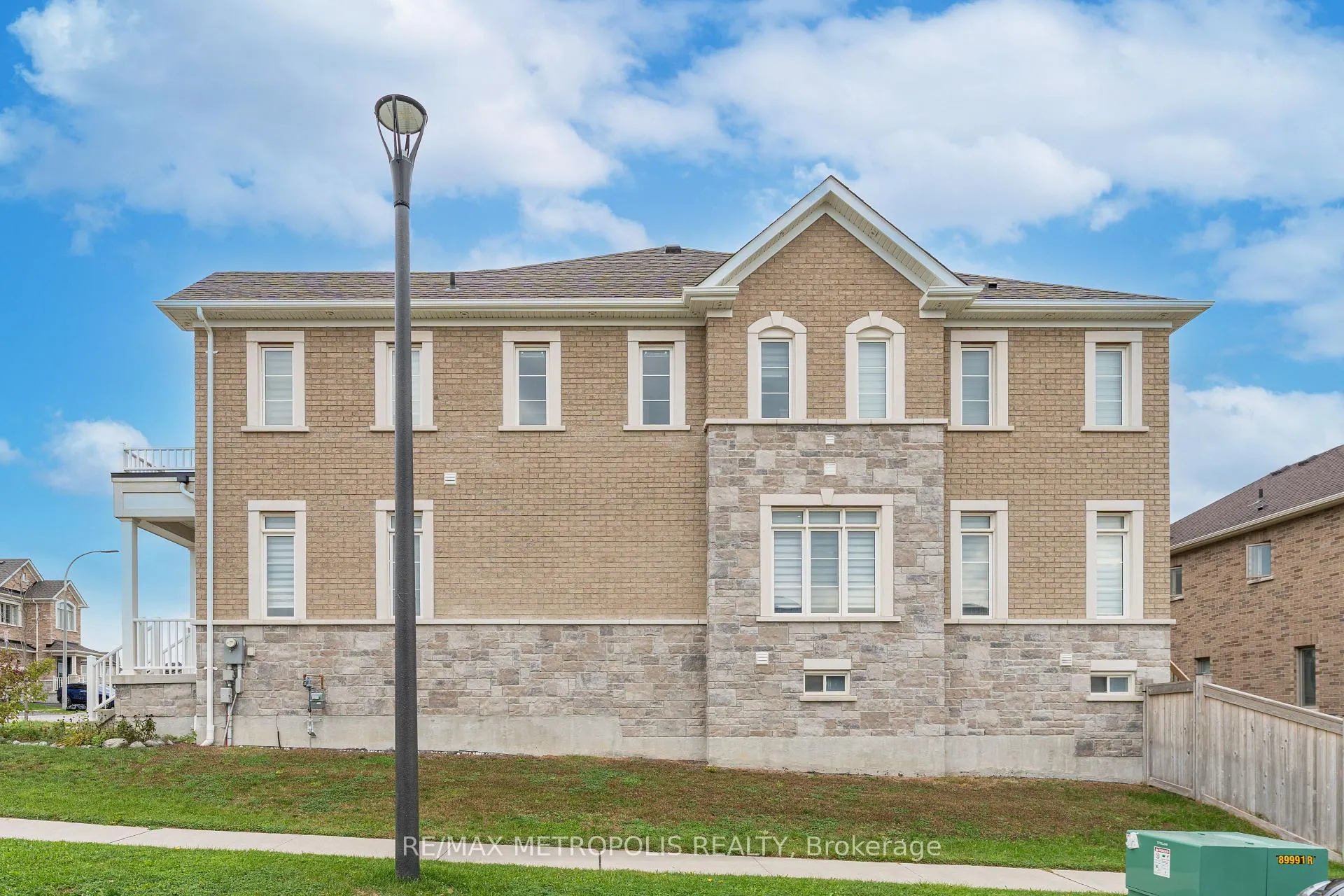 Photo 3 of 2503 Hibiscus Drive, Pickering, Rural Pickering — HOMEH