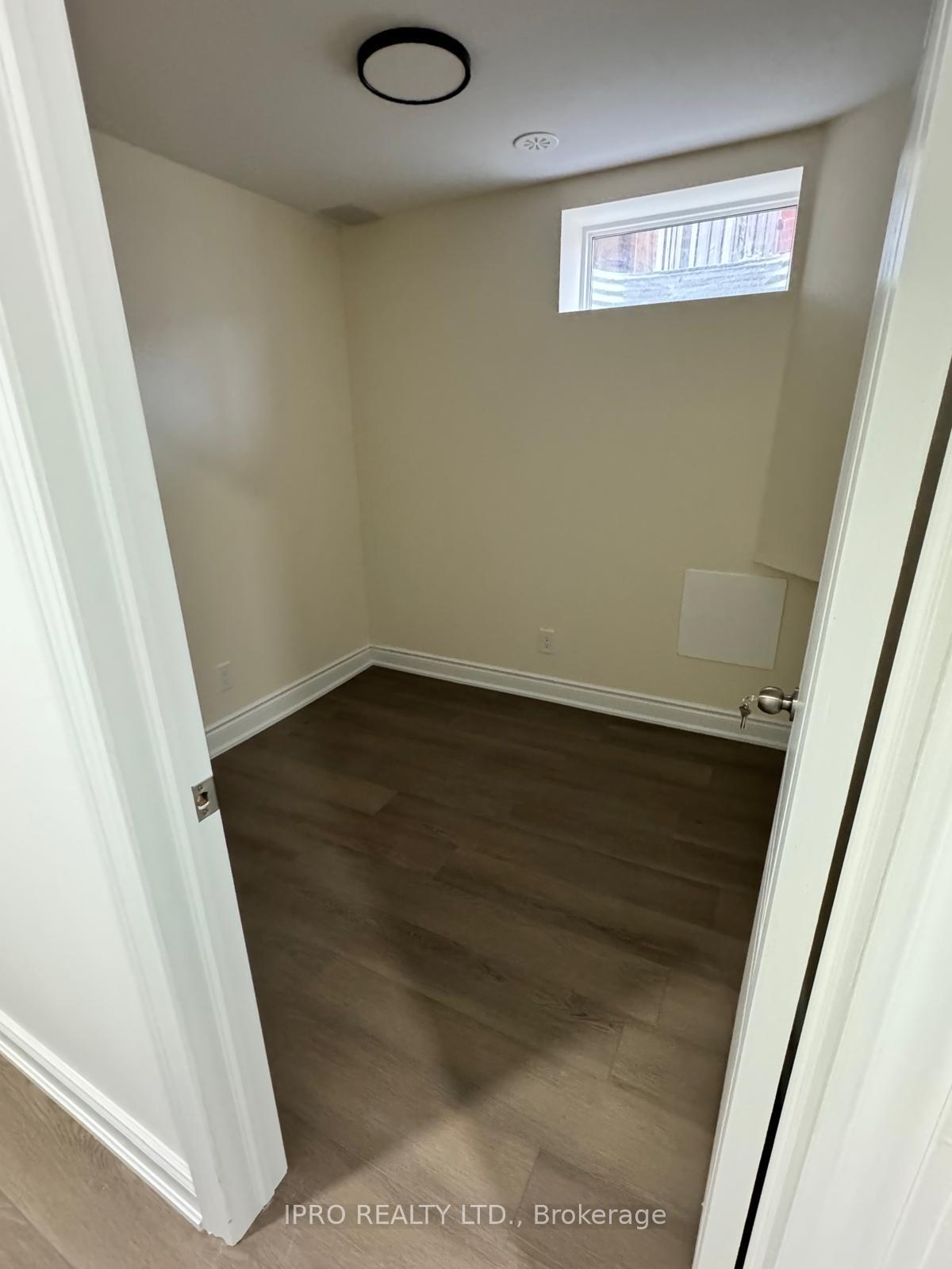 Photo 11 of 698 Speyer Circle W, Milton, Harrison — HOMEH
