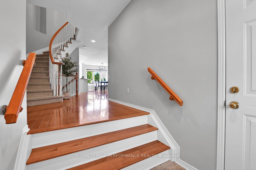 Photo 3 of 2203 Brockstone Crescent, Ottawa, Avalon East — HOMEH