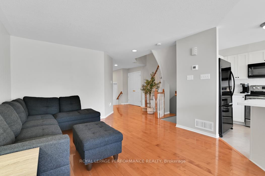 Photo 7 of 2203 Brockstone Crescent, Ottawa, Avalon East — HOMEH