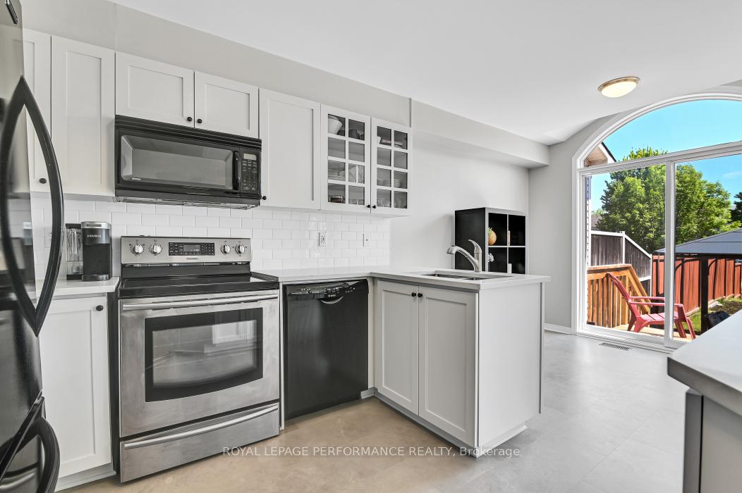 Photo 10 of 2203 Brockstone Crescent, Ottawa, Avalon East — HOMEH