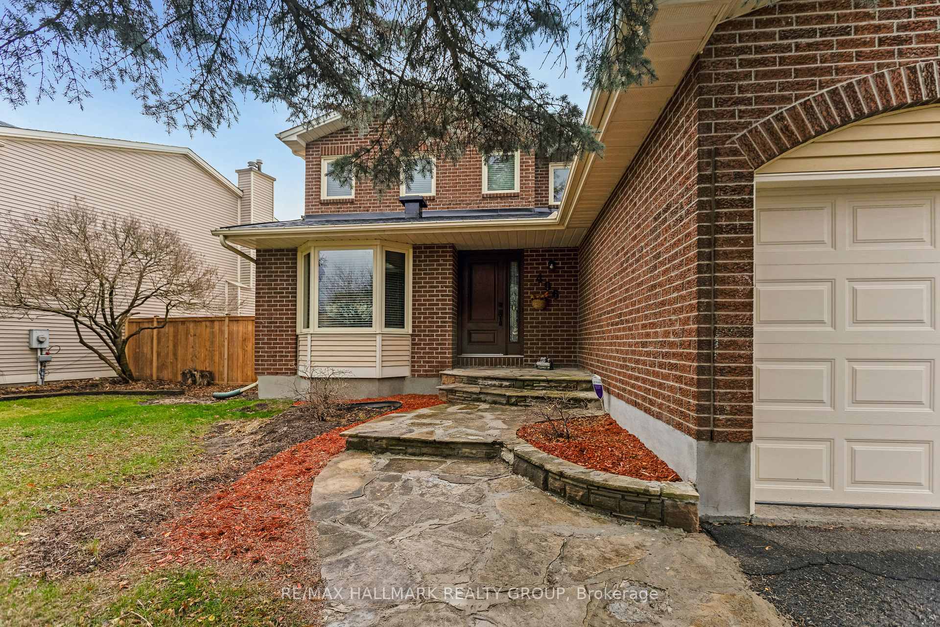 Photo 2 of 496 Harrowsmith Way, Ottawa, Fallingbrook/Gardenway South — HOMEH