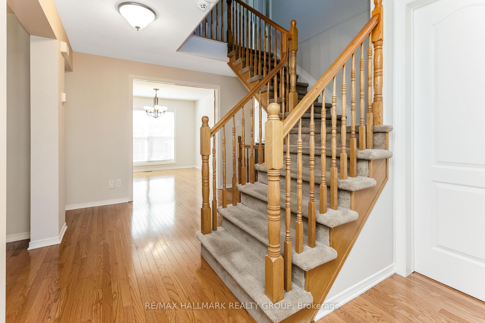 Photo 4 of 496 Harrowsmith Way, Ottawa, Fallingbrook/Gardenway South — HOMEH