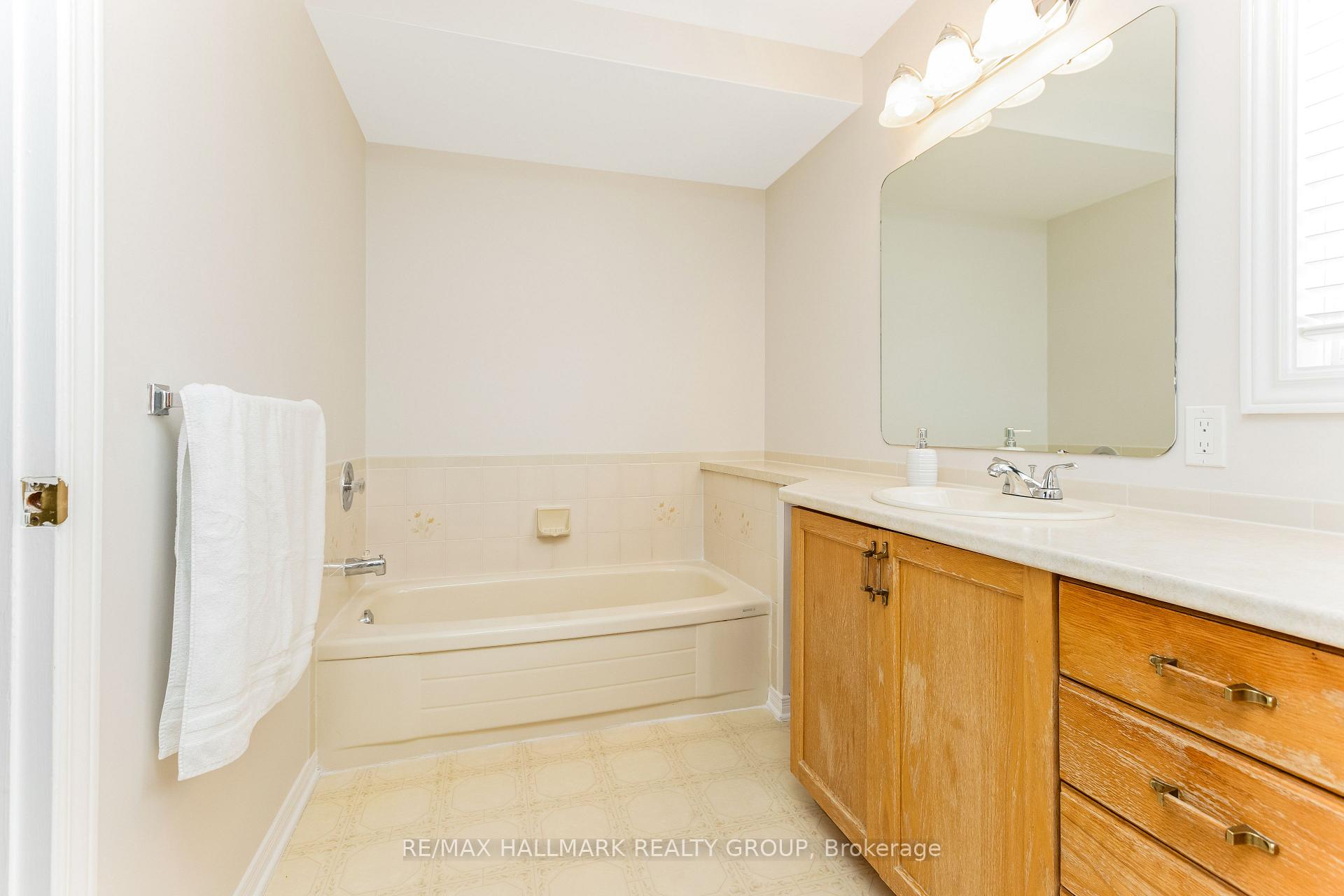 Photo 16 of 496 Harrowsmith Way, Ottawa, Fallingbrook/Gardenway South — HOMEH