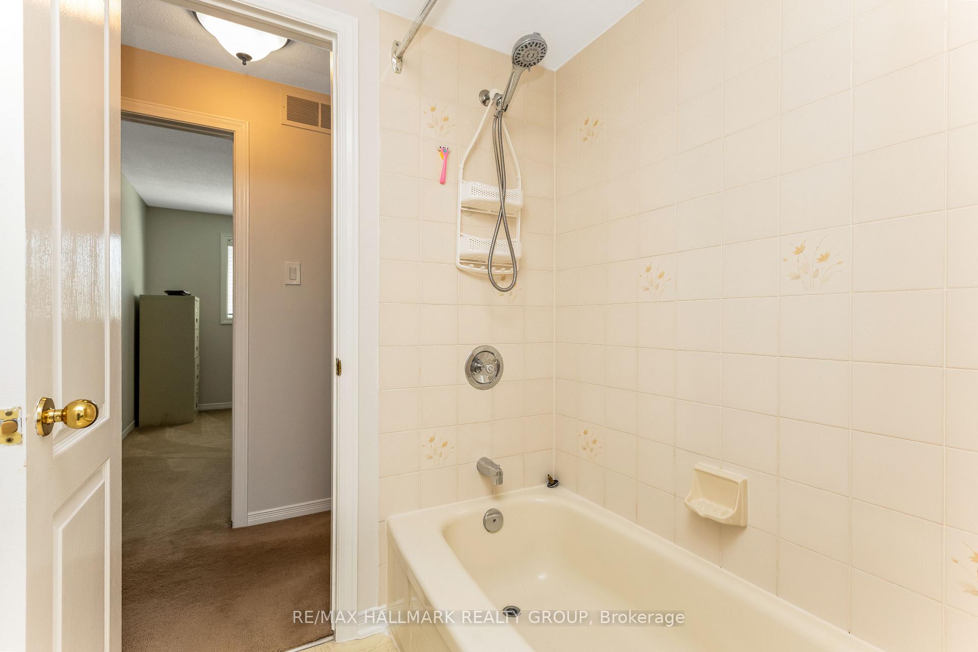 Photo 22 of 496 Harrowsmith Way, Ottawa, Fallingbrook/Gardenway South — HOMEH