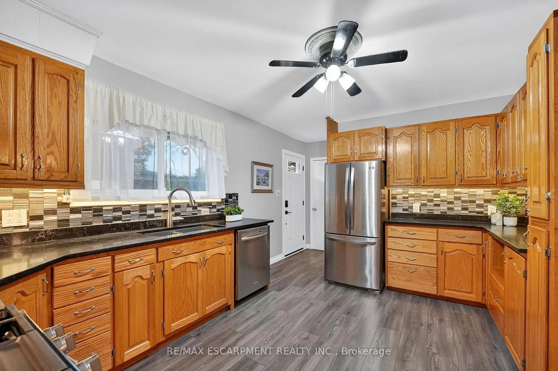 Photo 10 of 517 Stanley Street, Port Colborne, Sugarloaf — HOMEH