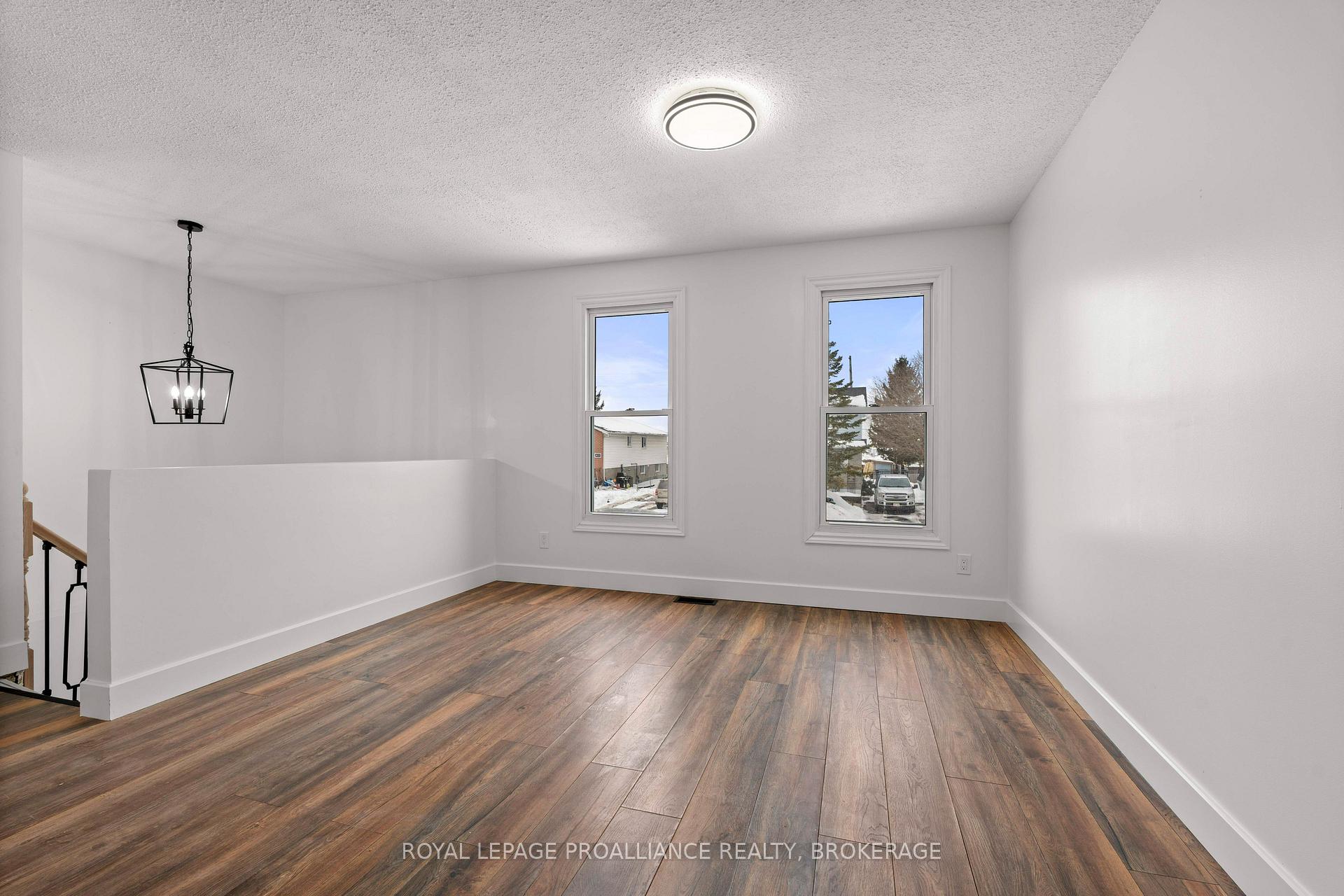 Photo 4 of 871 Larchwood Crescent, Kingston, City Northwest — HOMEH