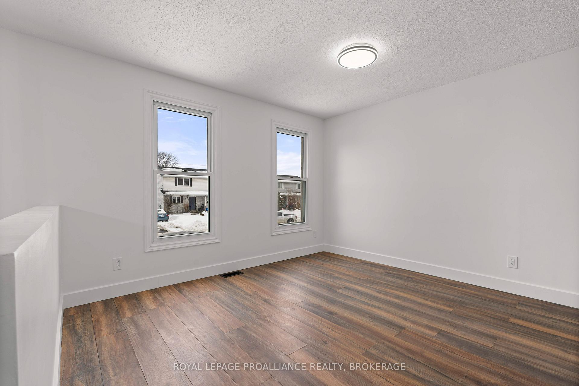 Photo 5 of 871 Larchwood Crescent, Kingston, City Northwest — HOMEH