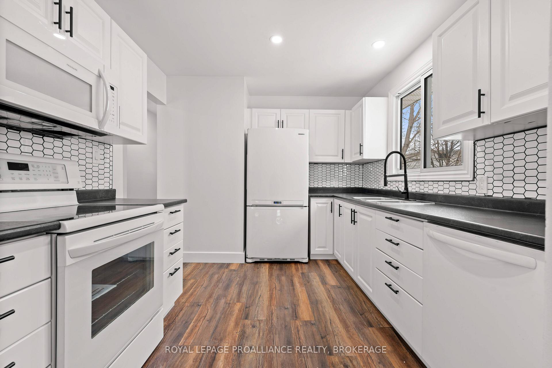 Photo 9 of 871 Larchwood Crescent, Kingston, City Northwest — HOMEH