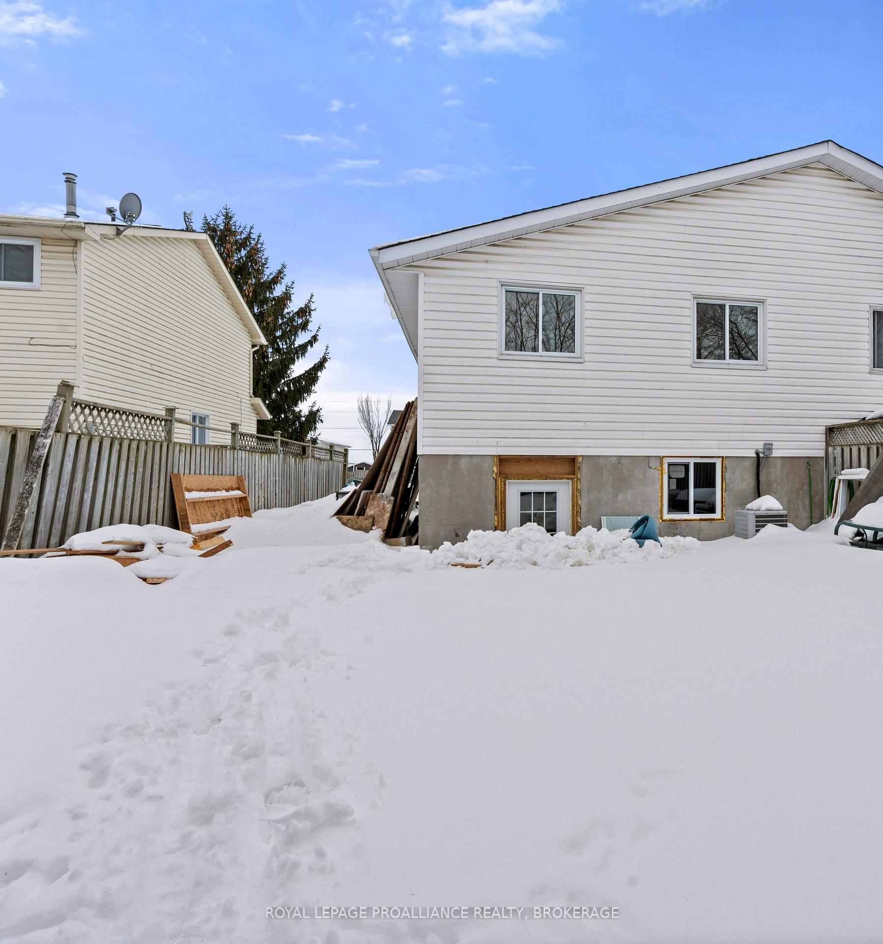 Photo 24 of 871 Larchwood Crescent, Kingston, City Northwest — HOMEH