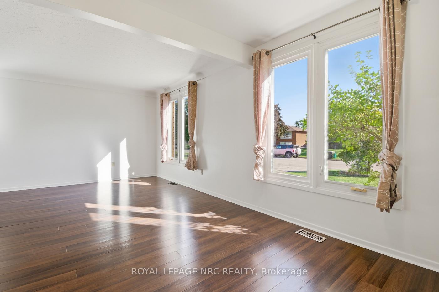 Photo 8 of 69 Elmvale Crescent, Port Colborne, Main Street — HOMEH