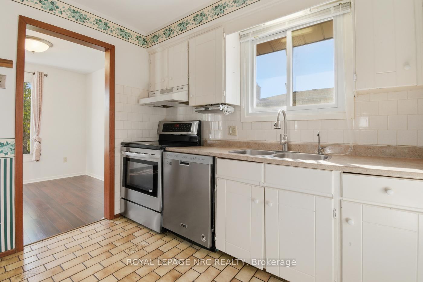 Photo 13 of 69 Elmvale Crescent, Port Colborne, Main Street — HOMEH