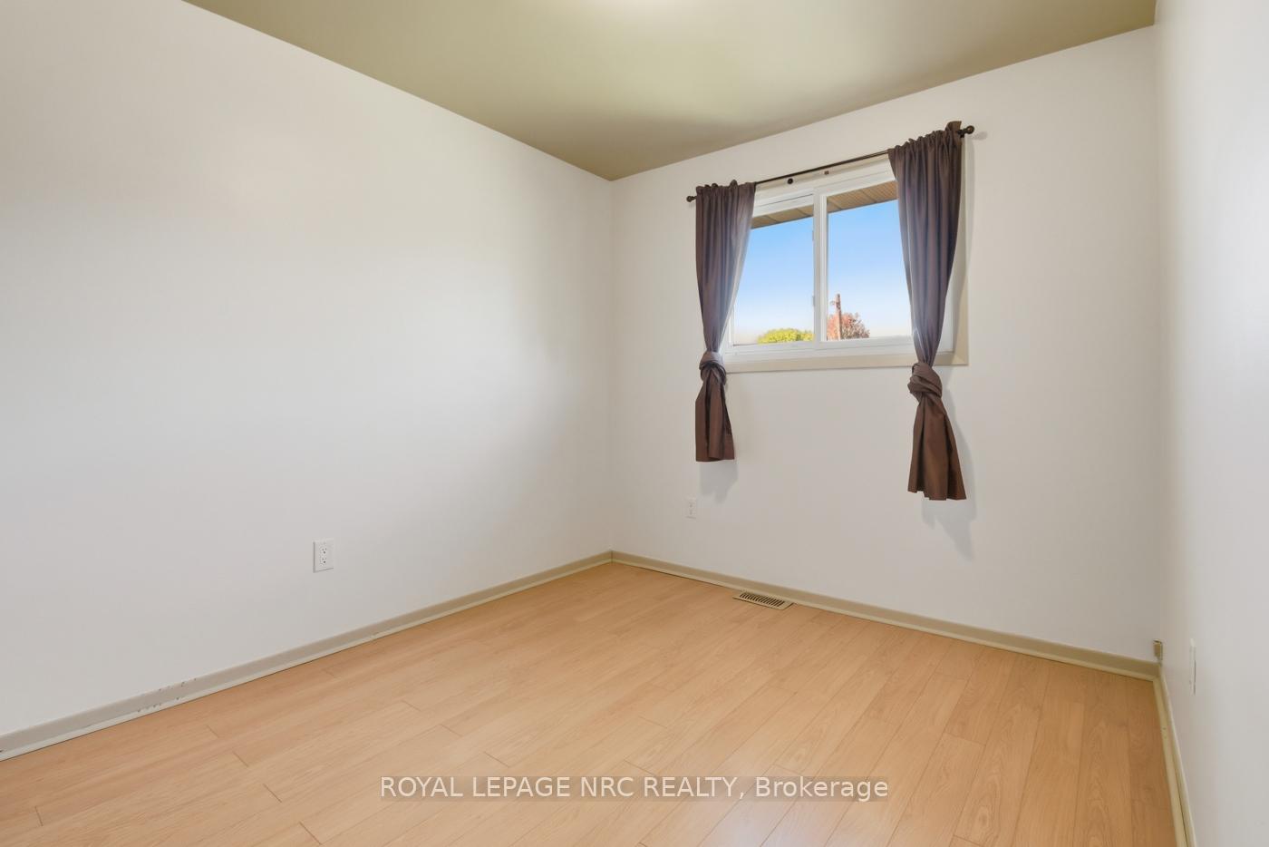 Photo 18 of 69 Elmvale Crescent, Port Colborne, Main Street — HOMEH