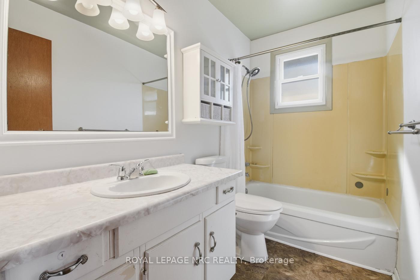 Photo 22 of 69 Elmvale Crescent, Port Colborne, Main Street — HOMEH