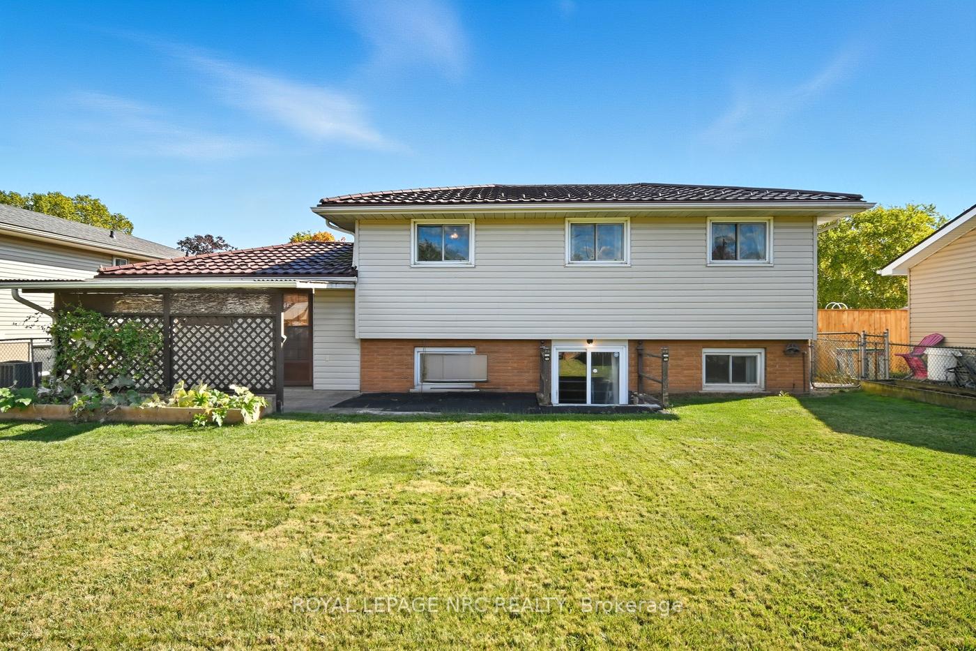 Photo 38 of 69 Elmvale Crescent, Port Colborne, Main Street — HOMEH