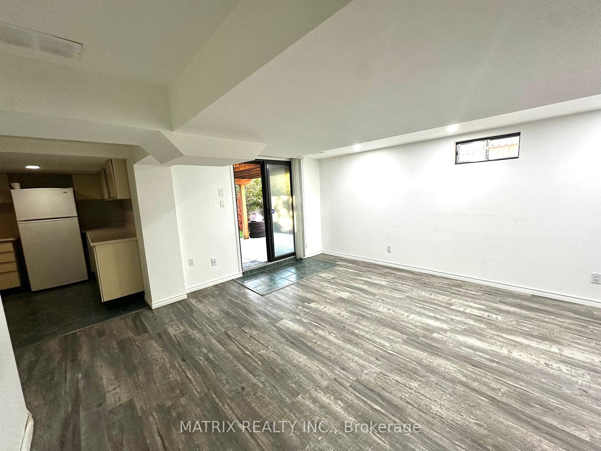 Photo 2 of 978 Rambleberry Avenue E, Pickering, Liverpool — HOMEH