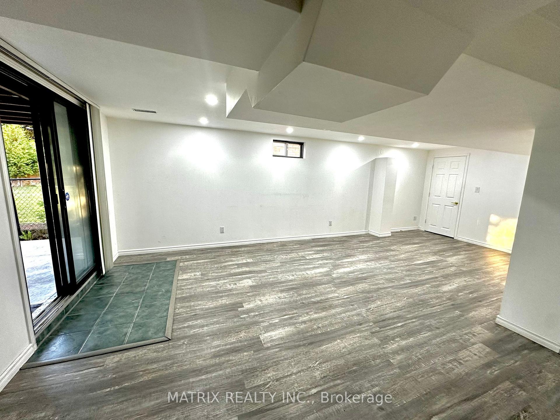 Photo 3 of 978 Rambleberry Avenue E, Pickering, Liverpool — HOMEH