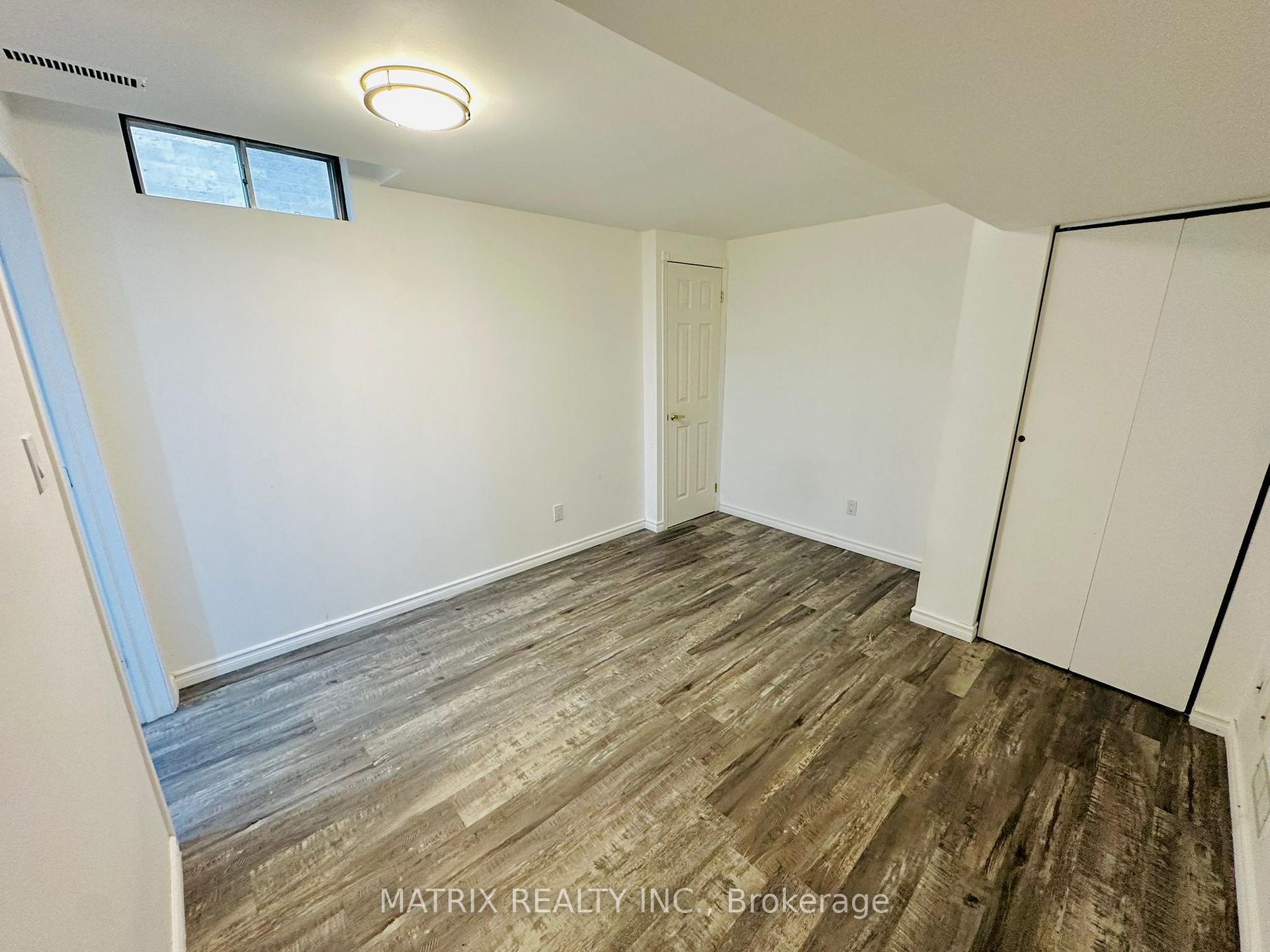 Photo 5 of 978 Rambleberry Avenue E, Pickering, Liverpool — HOMEH