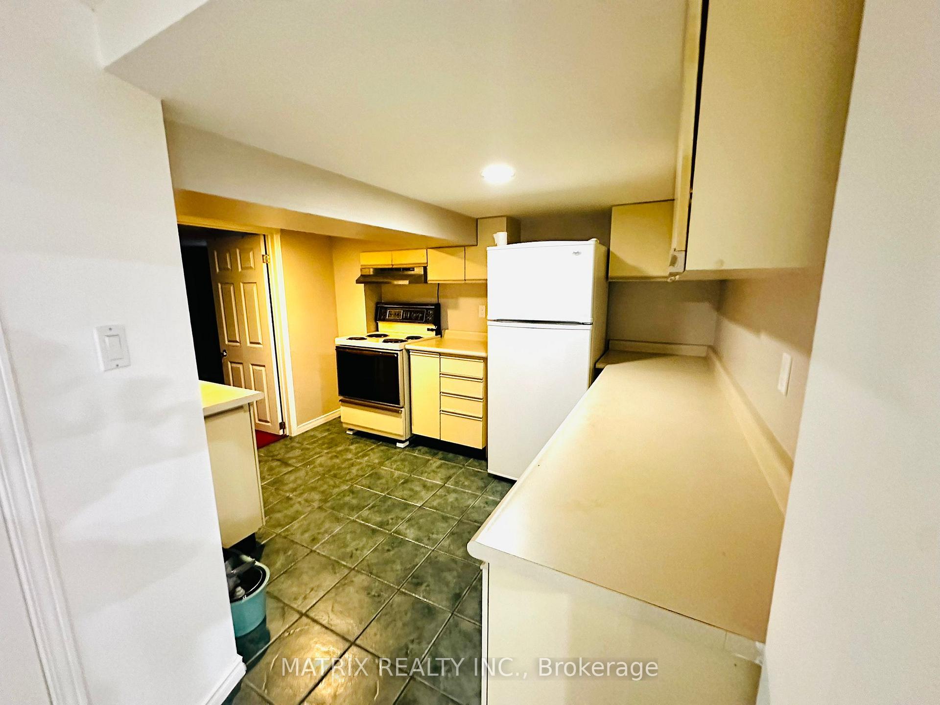 Photo 9 of 978 Rambleberry Avenue E, Pickering, Liverpool — HOMEH