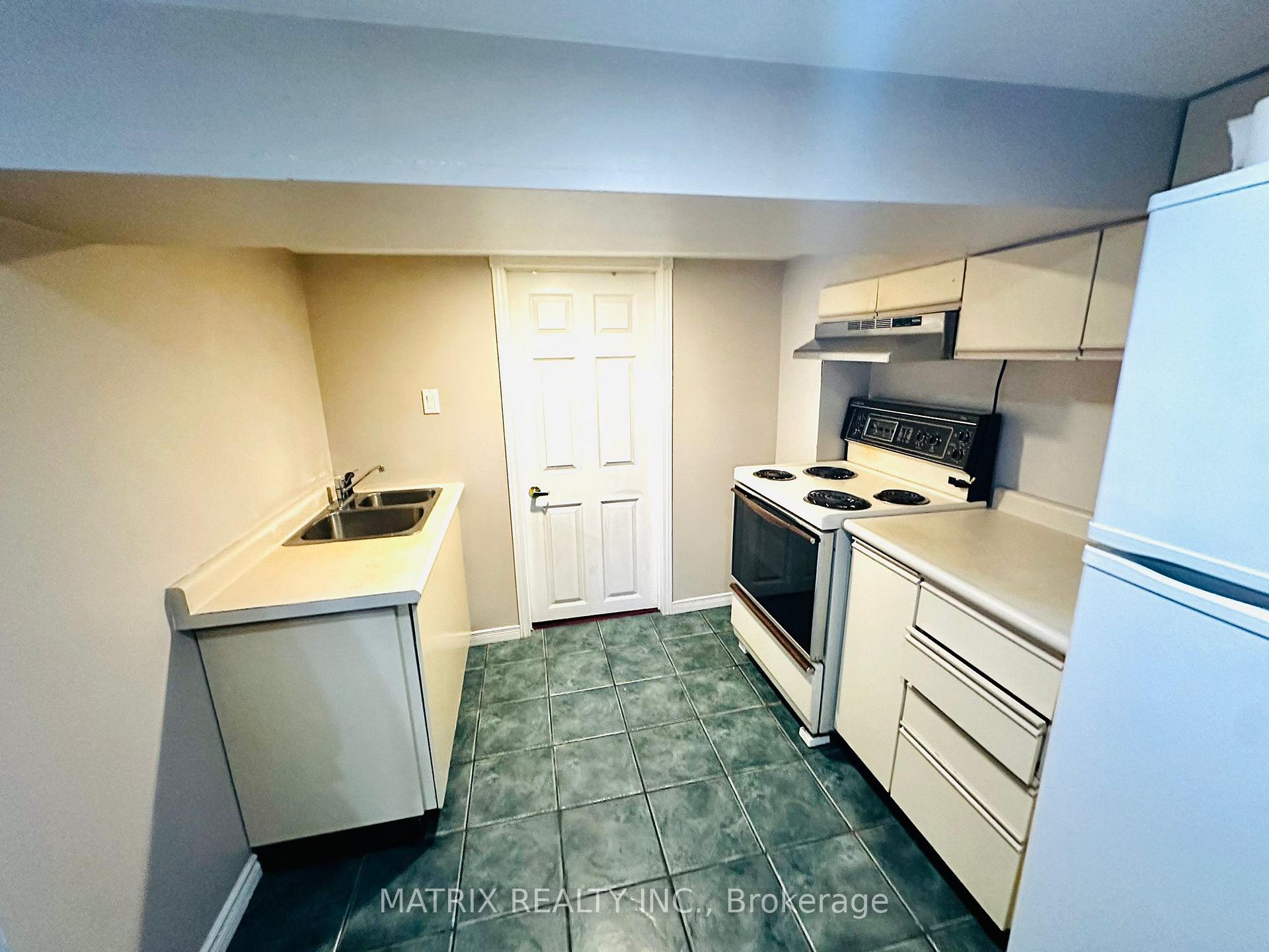 Photo 10 of 978 Rambleberry Avenue E, Pickering, Liverpool — HOMEH