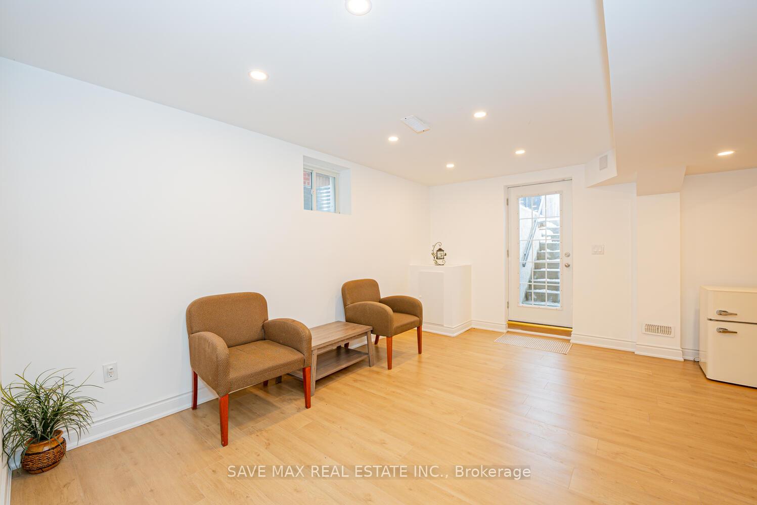 Photo 13 of 305 Trudeau Drive, Milton, Clarke — HOMEH