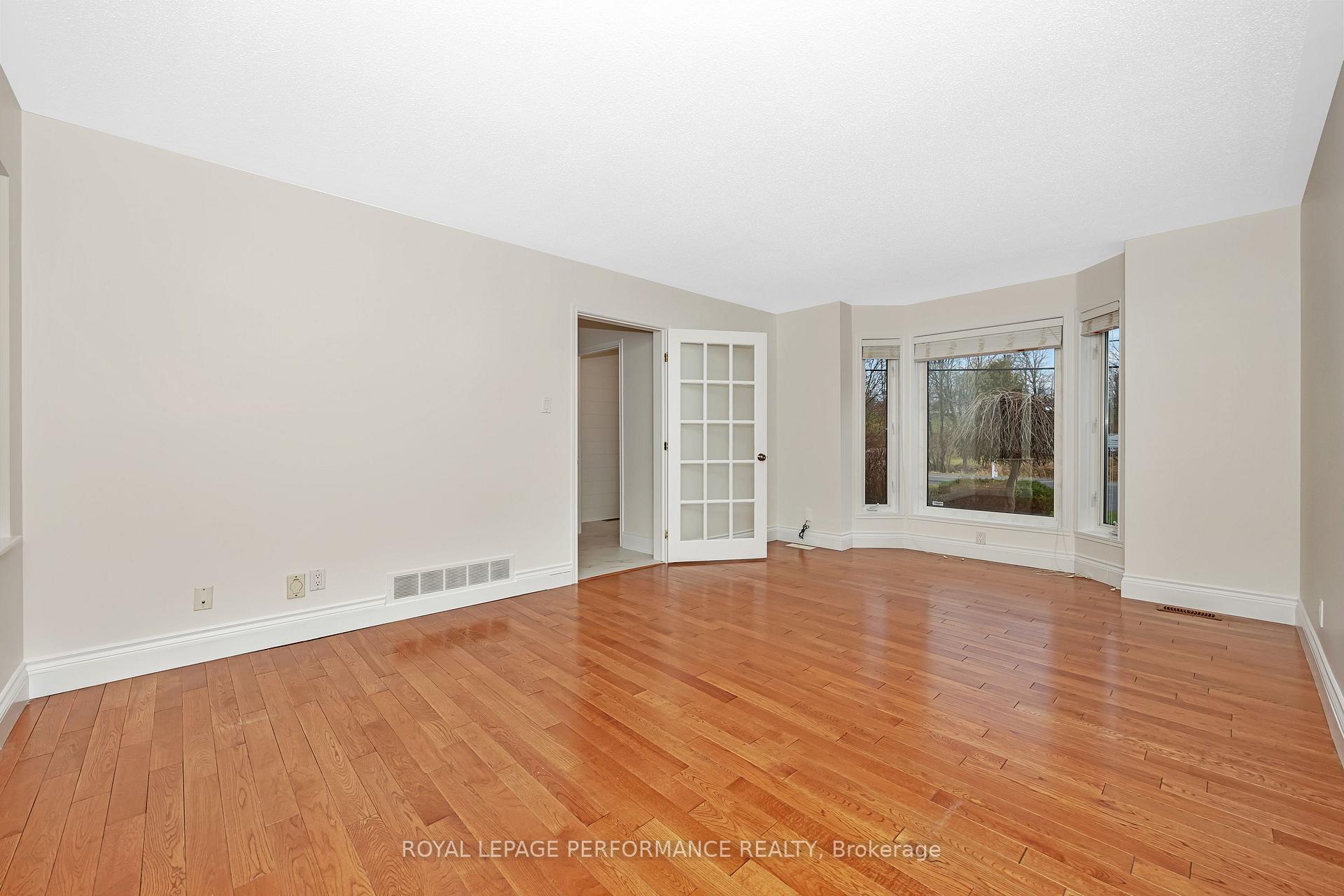 Photo 4 of 1141 Meadow Lane Road, Ottawa, Camelot — HOMEH
