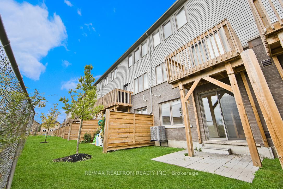 Photo 3 of 187 Danzatore Path, Oshawa, Windfields — HOMEH