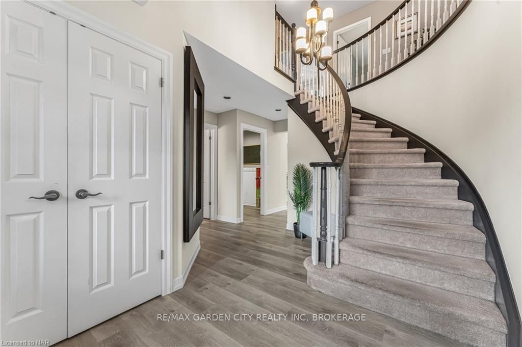 Photo 3 of 91 Kunda Park Boulevard, Pelham, Fonthill — HOMEH