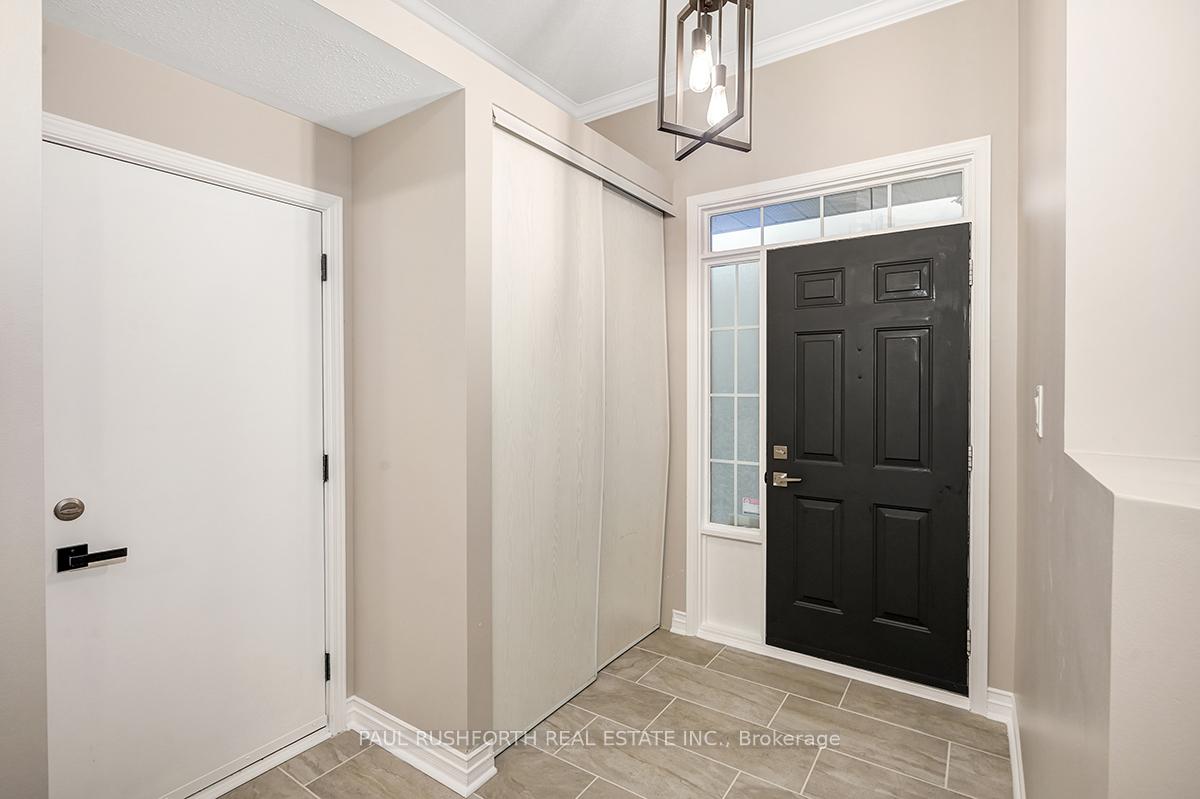 Photo 3 of 2040 Oakbrook Circle, Ottawa, Chapel Hill South - Orleans Village — HOMEH