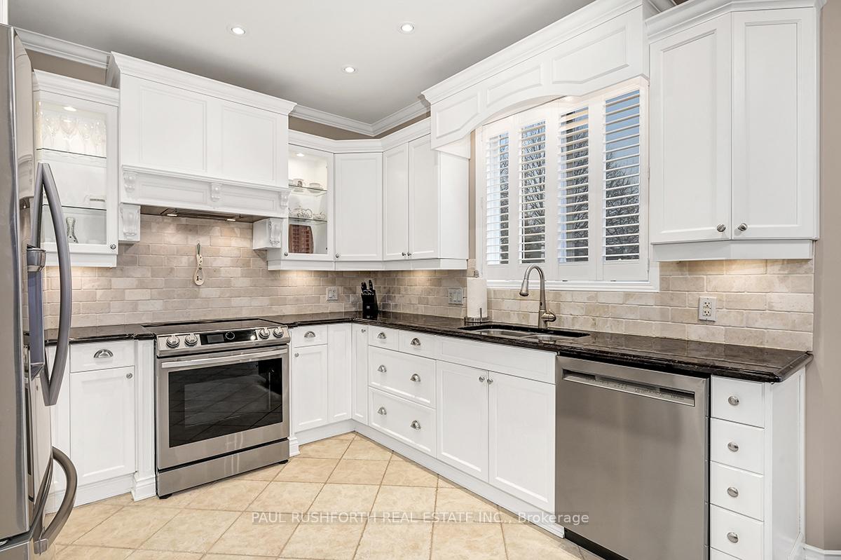 Photo 12 of 2040 Oakbrook Circle, Ottawa, Chapel Hill South - Orleans Village — HOMEH