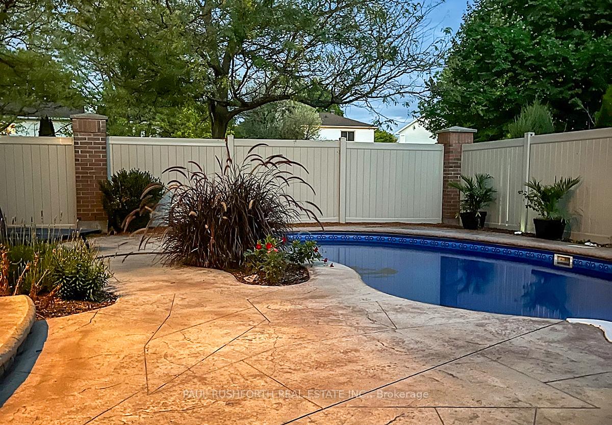 Photo 35 of 2040 Oakbrook Circle, Ottawa, Chapel Hill South - Orleans Village — HOMEH