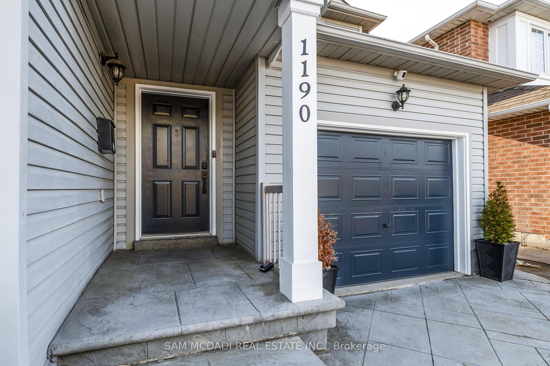 Front of 1190 Fox Crescent