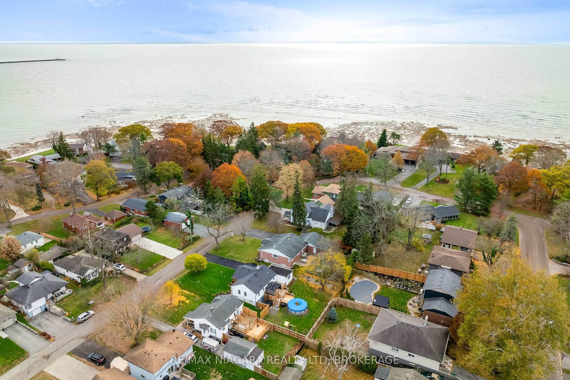 Photo 4 of 16 Walnut Street, Port Colborne, Sugarloaf — HOMEH