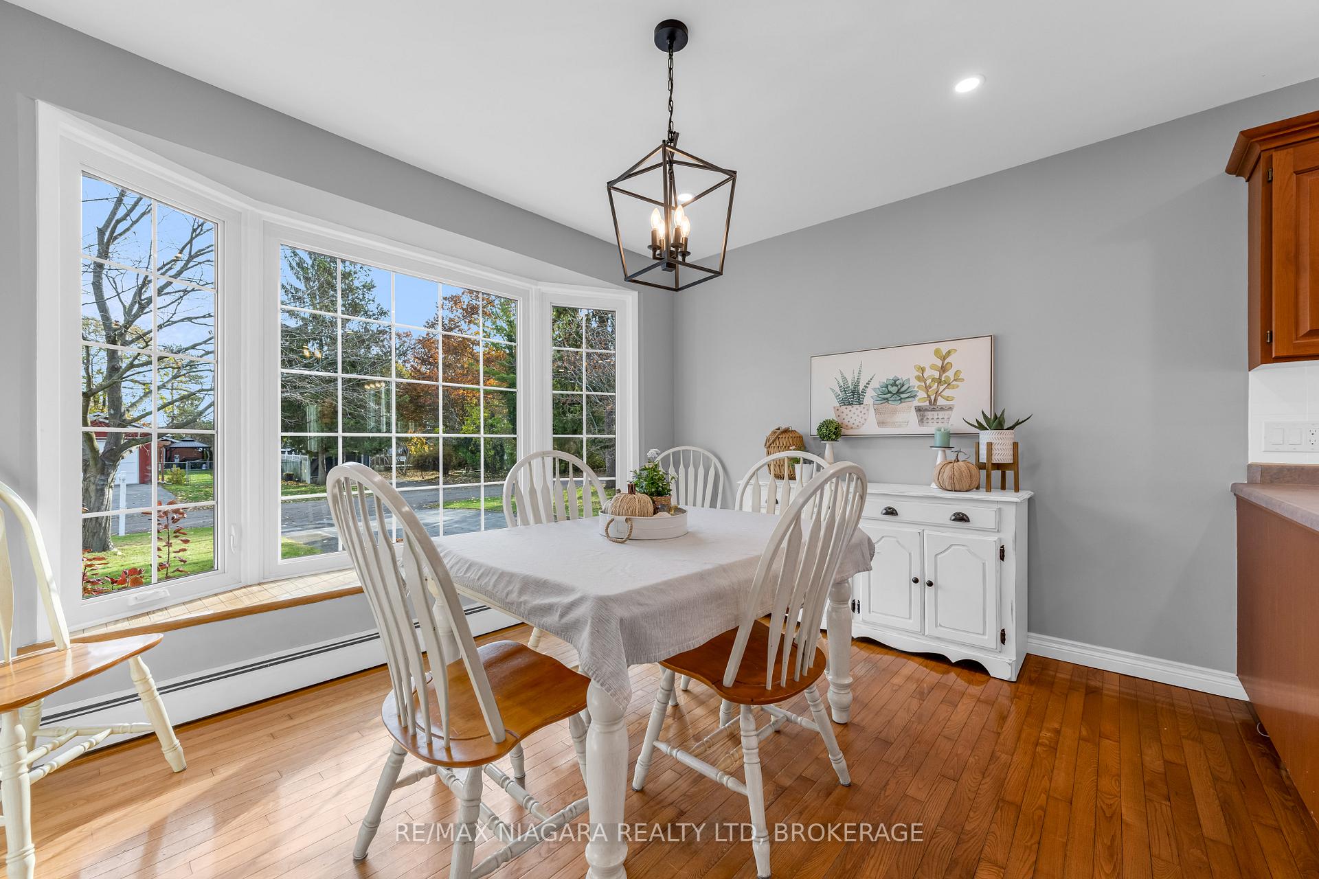 Photo 12 of 16 Walnut Street, Port Colborne, Sugarloaf — HOMEH