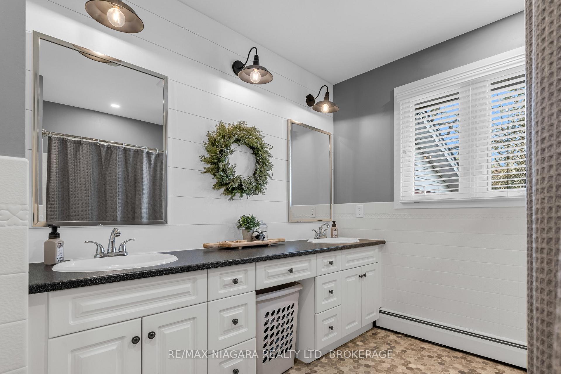 Photo 13 of 16 Walnut Street, Port Colborne, Sugarloaf — HOMEH
